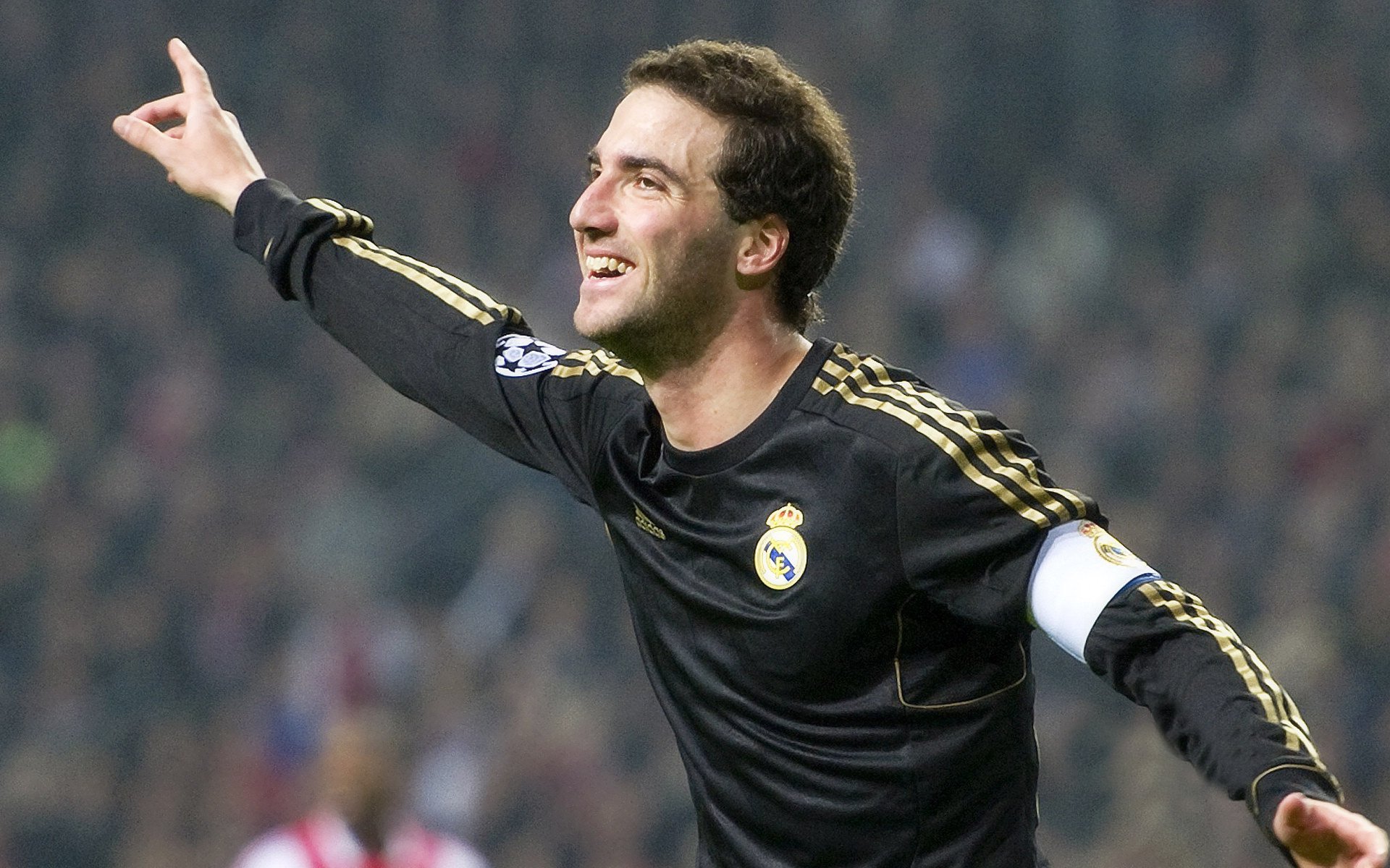 阿克破纪录之夜，美国强势晋级背后的战术革命与个人英雄主义