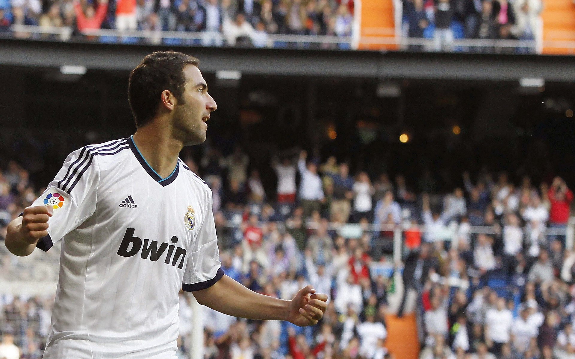 终场哨响前的英雄，从橄榄球场到足球场，压力下的终极绽放