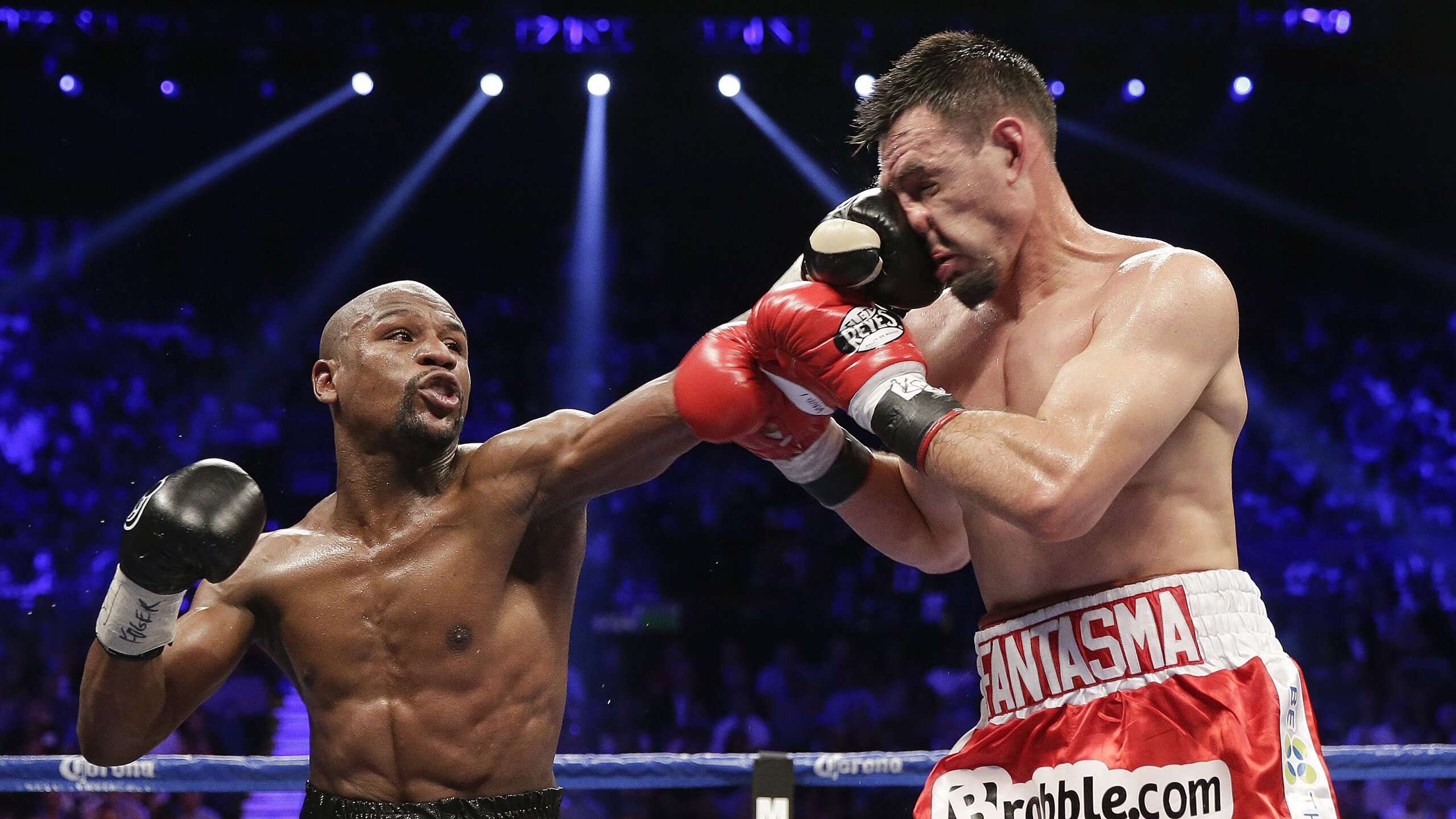 赛道上的逆袭,拉塞尔高光表现助索伯力克雷诺