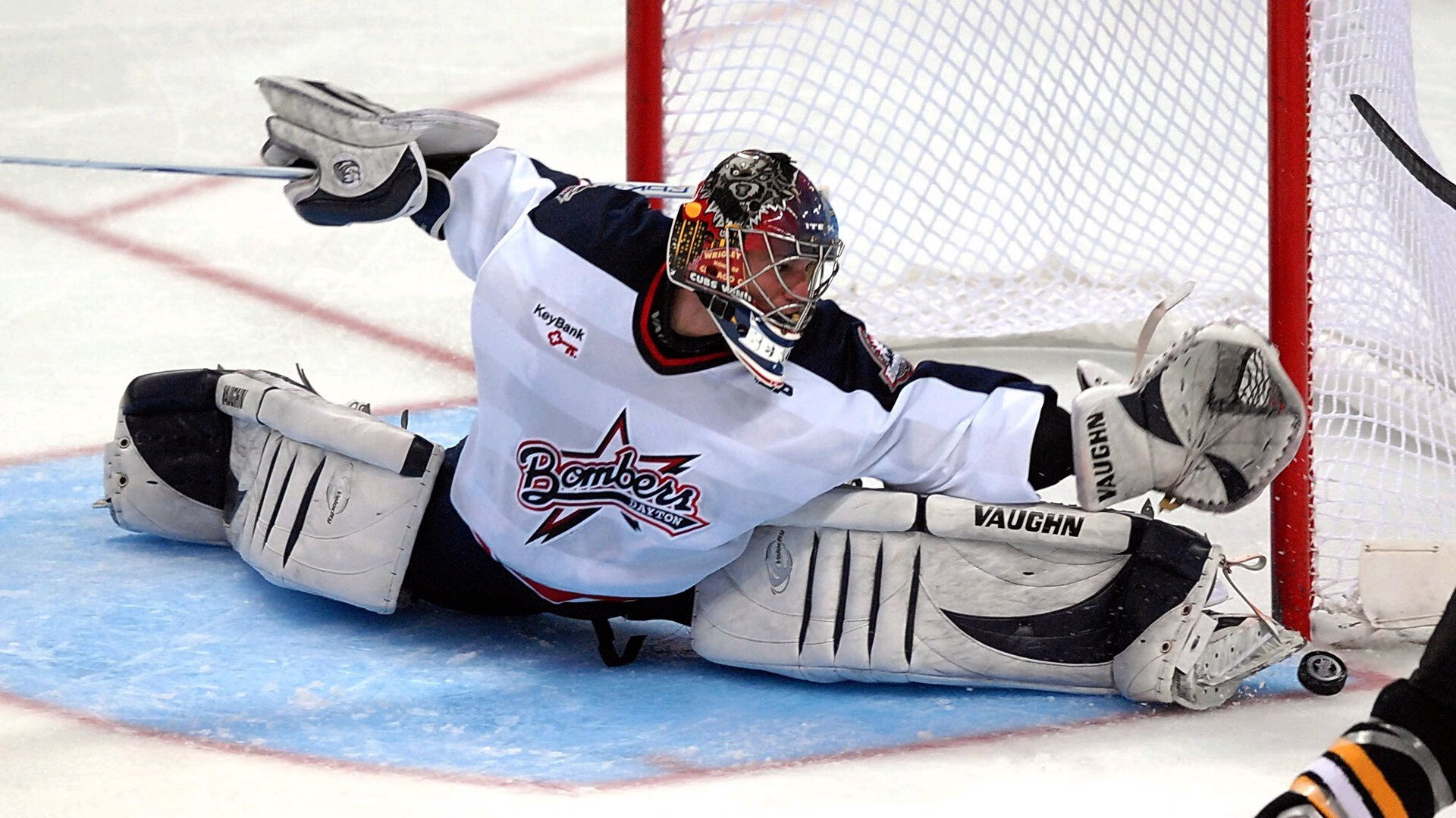 鏖战巴黎，石宇奇独步羽坛，马来西亚队力撼法国巨人